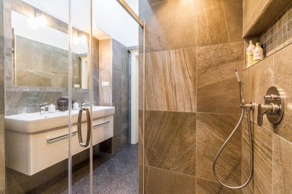 Stylish Apartment 5 Minutes Walk From City Center Praga Exterior foto