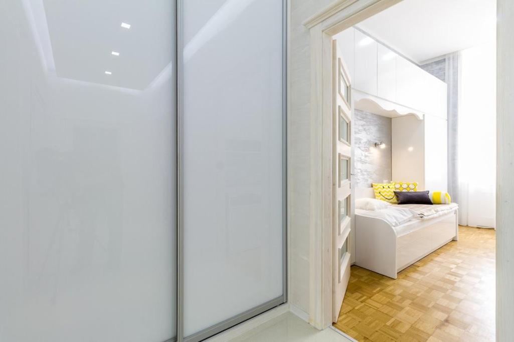 Stylish Apartment 5 Minutes Walk From City Center Praga Exterior foto