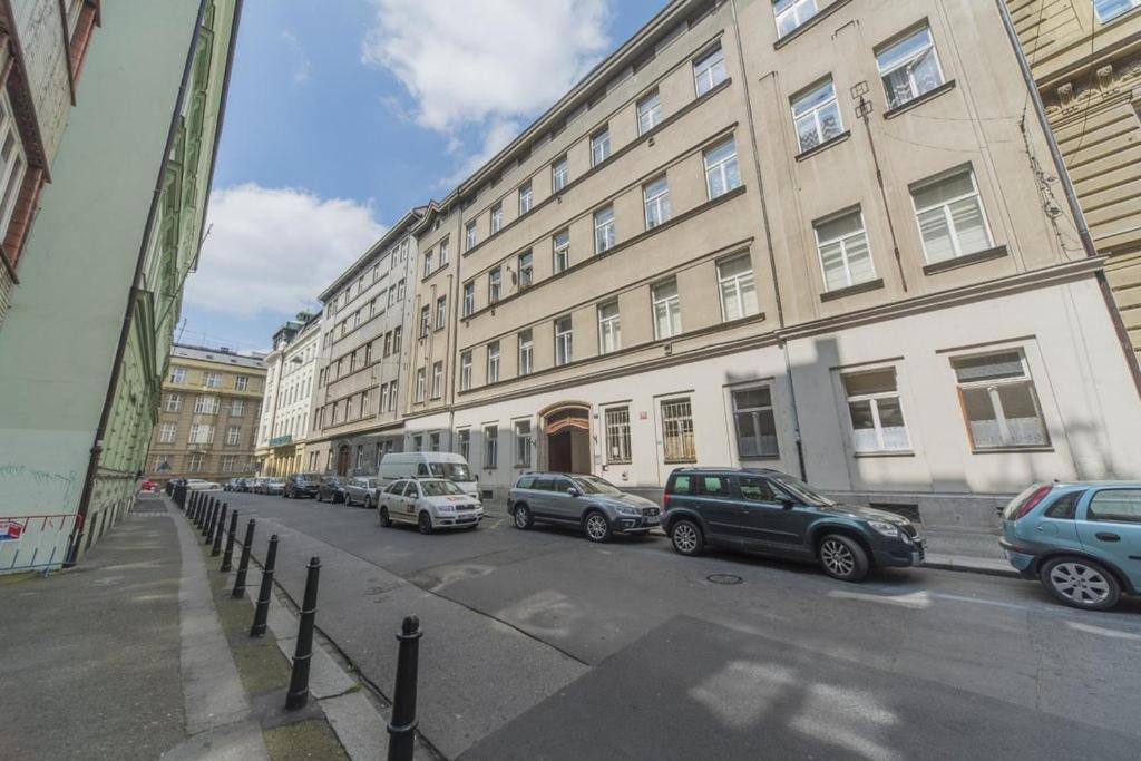 Stylish Apartment 5 Minutes Walk From City Center Praga Exterior foto