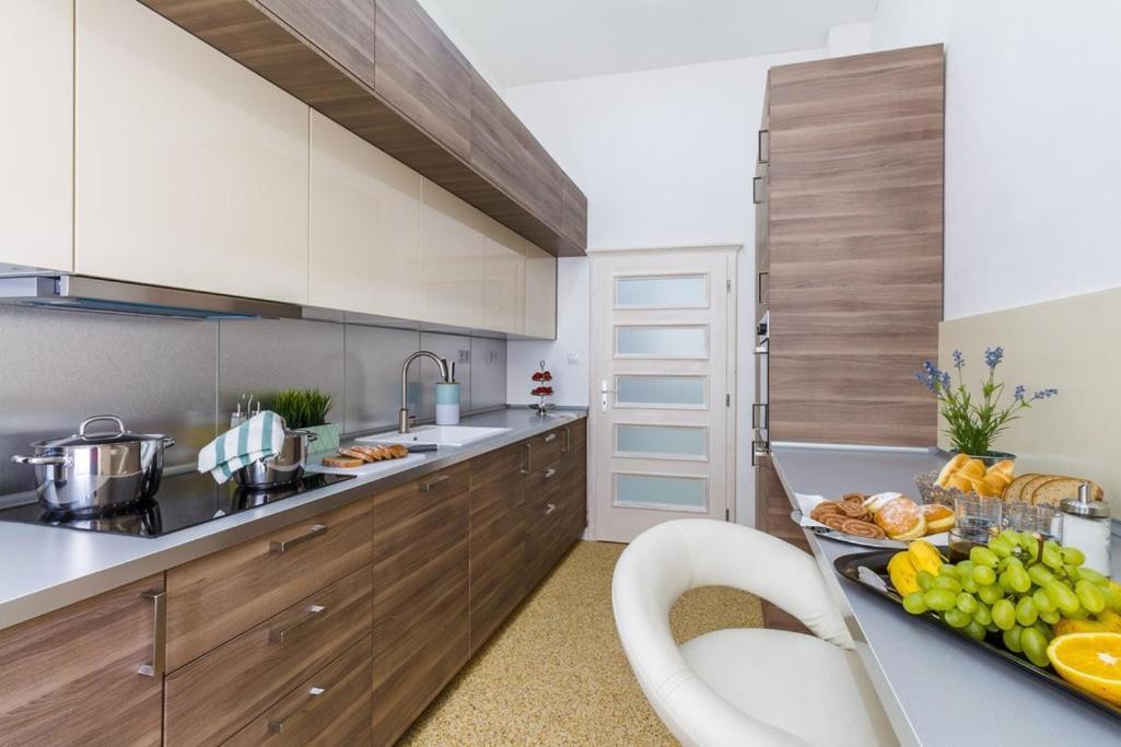 Stylish Apartment 5 Minutes Walk From City Center Praga Exterior foto
