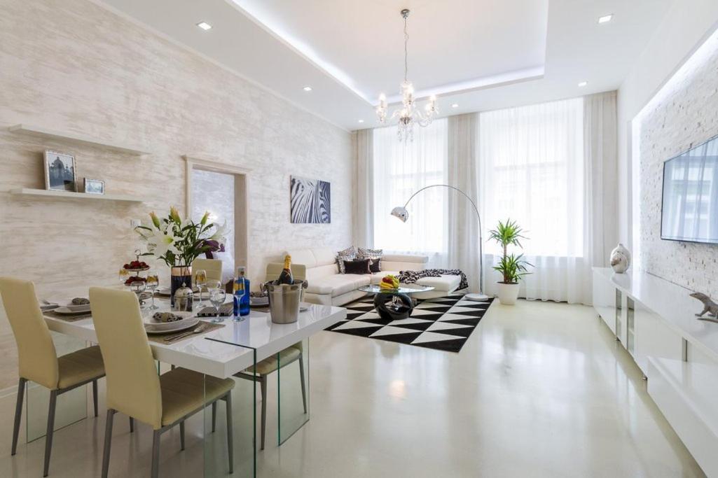 Stylish Apartment 5 Minutes Walk From City Center Praga Exterior foto